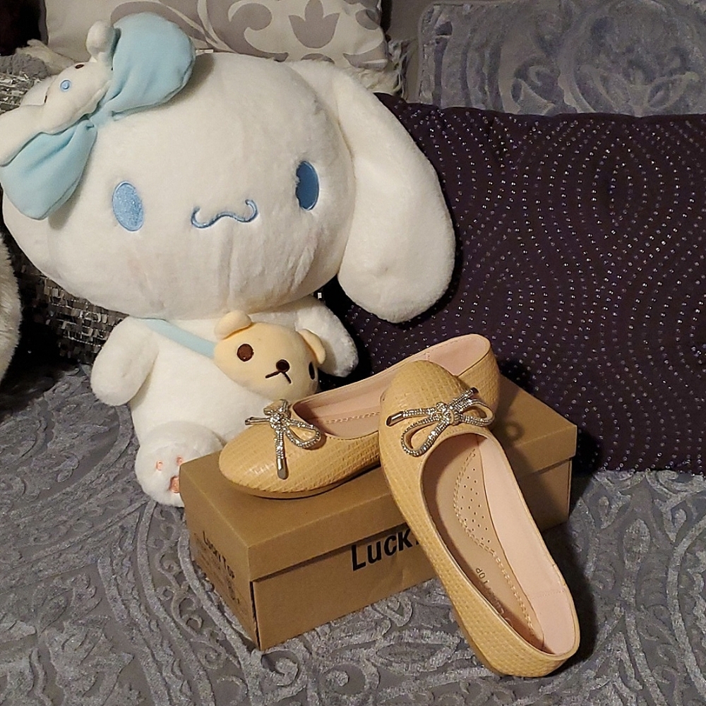 Lucky Top beige flats with bow